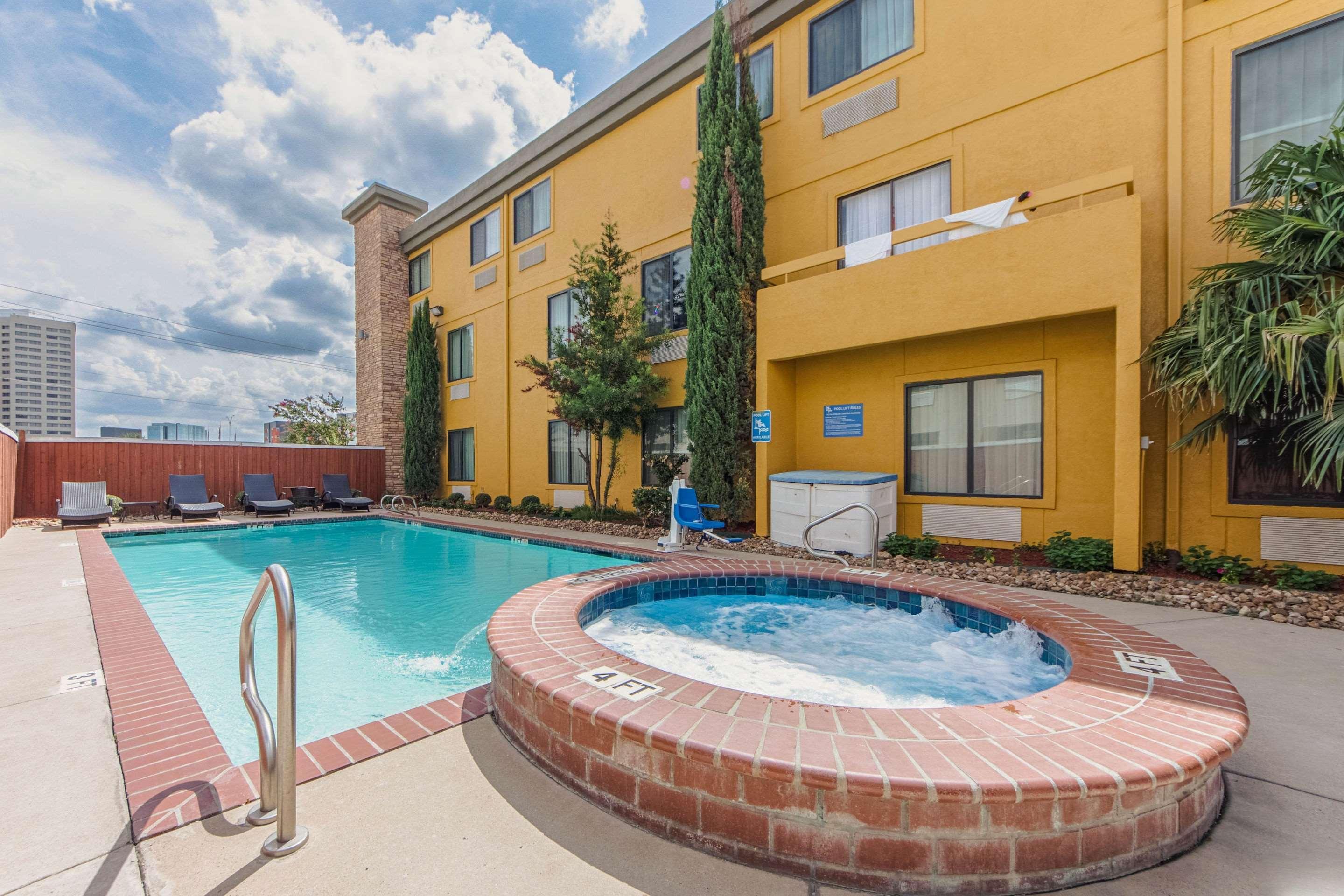 Comfort Inn Dallas Park Central מראה חיצוני תמונה