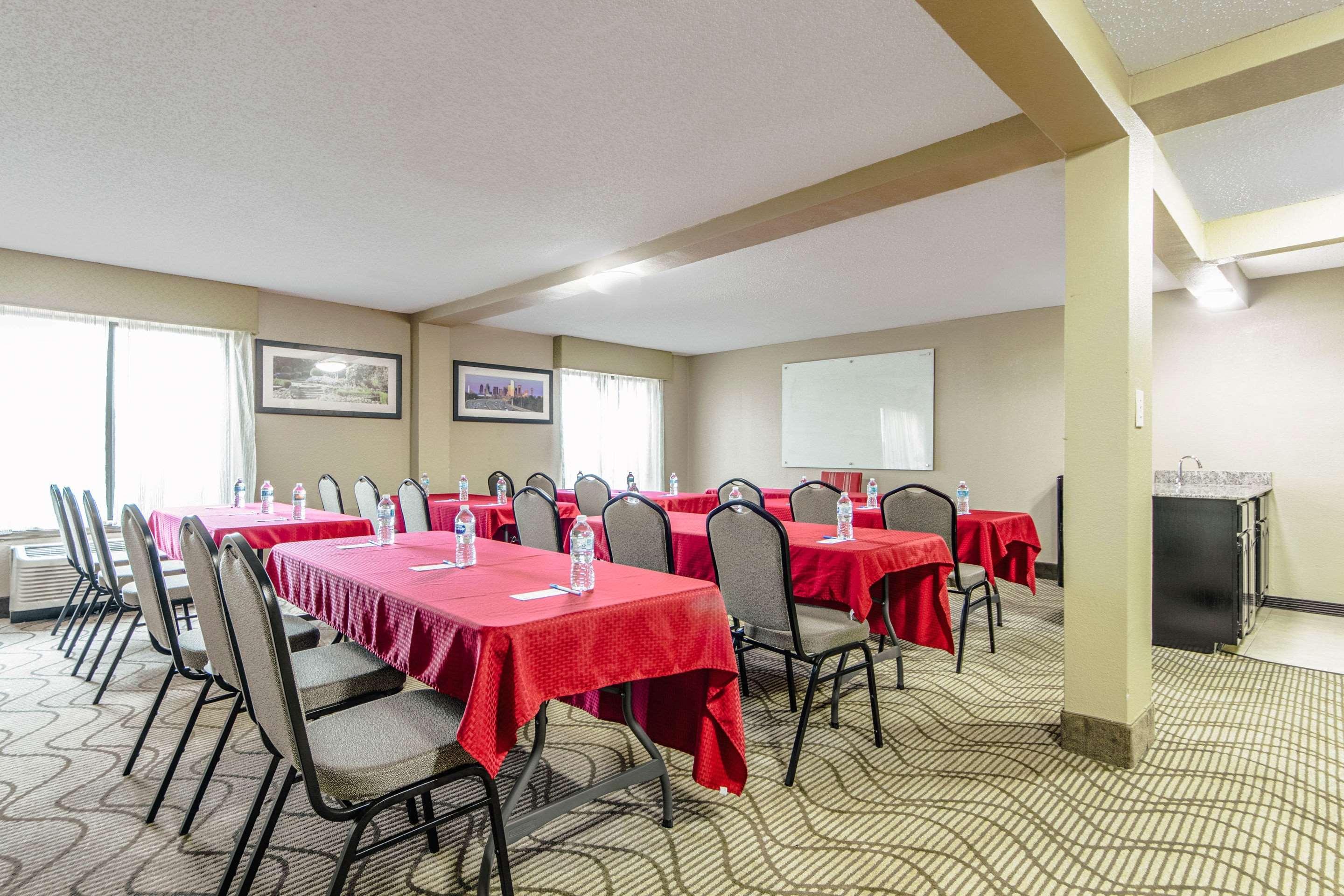Comfort Inn Dallas Park Central מראה חיצוני תמונה