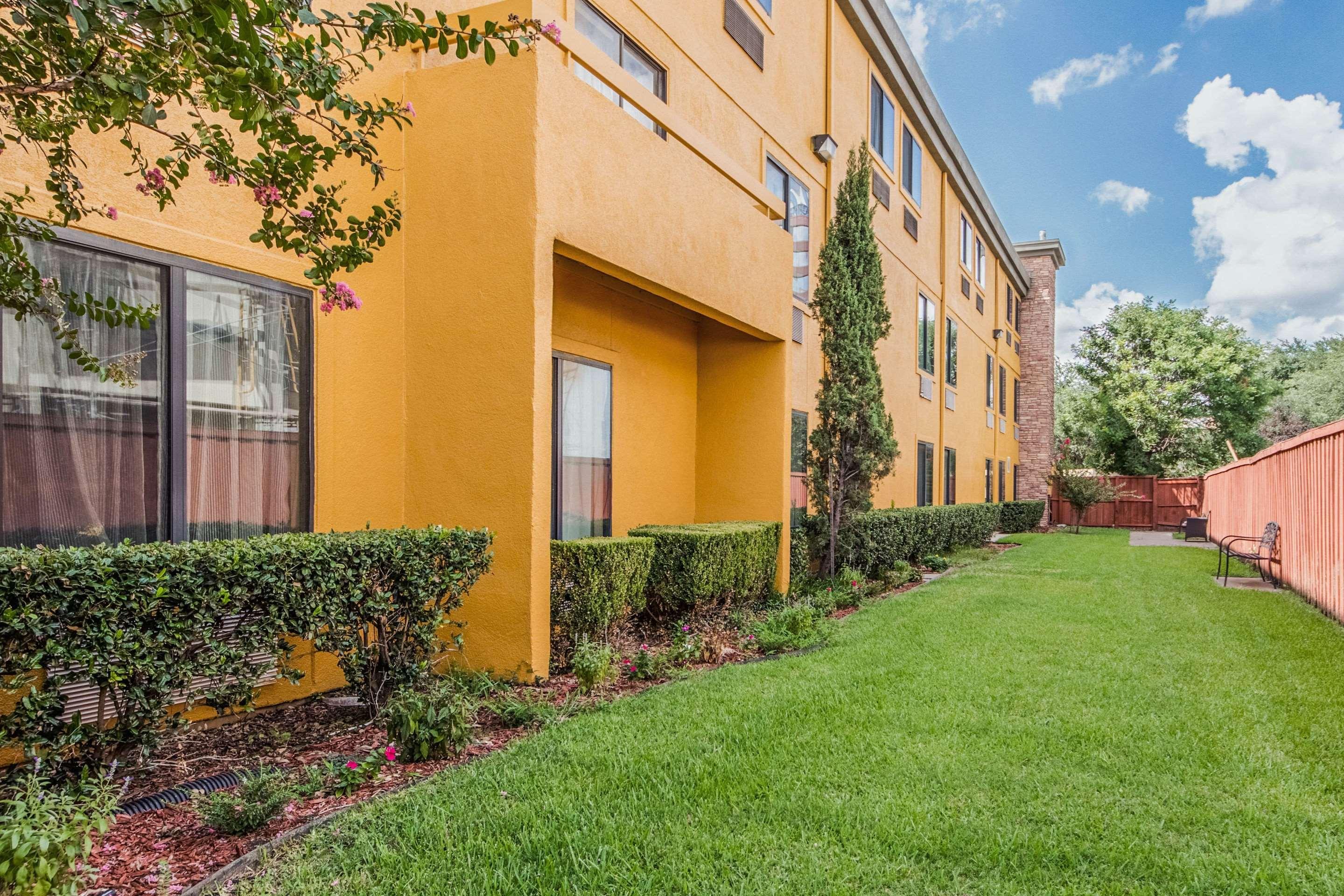 Comfort Inn Dallas Park Central מראה חיצוני תמונה
